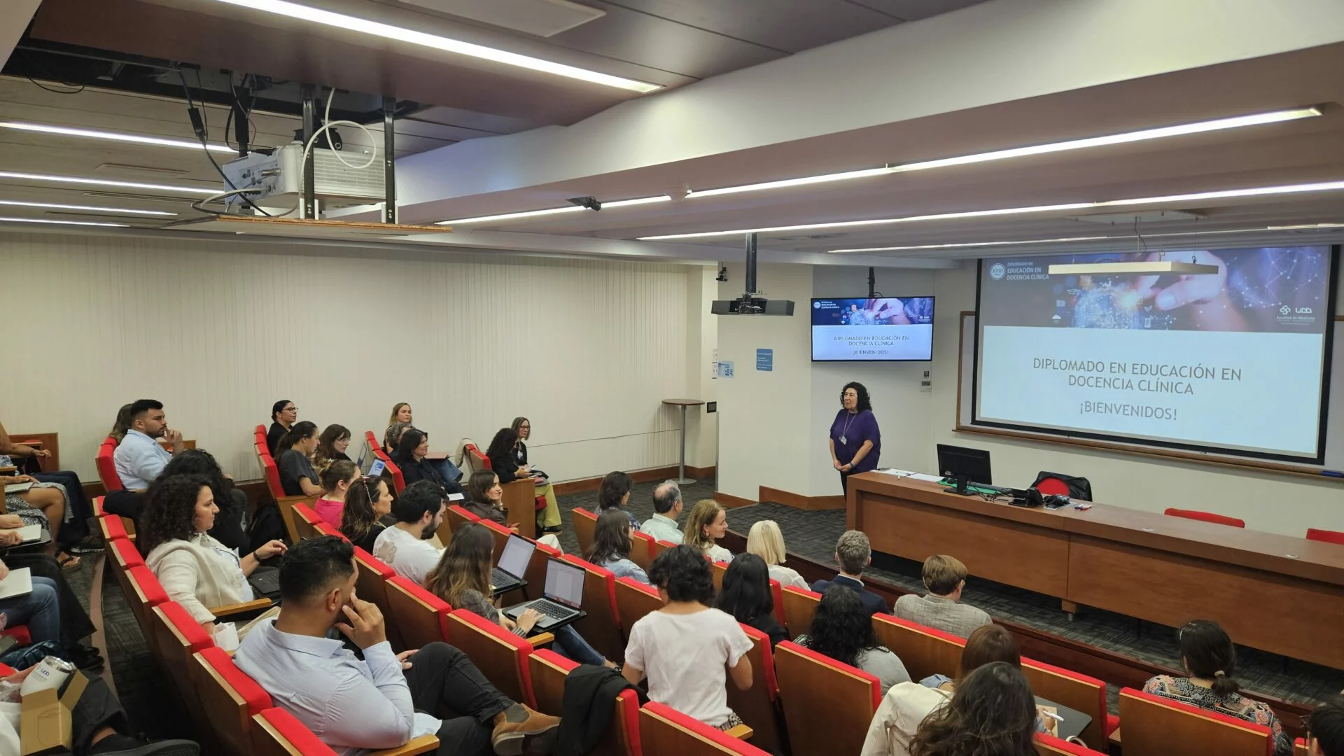 Imagen destacada de Diplomado en Educación en Docencia Clínica